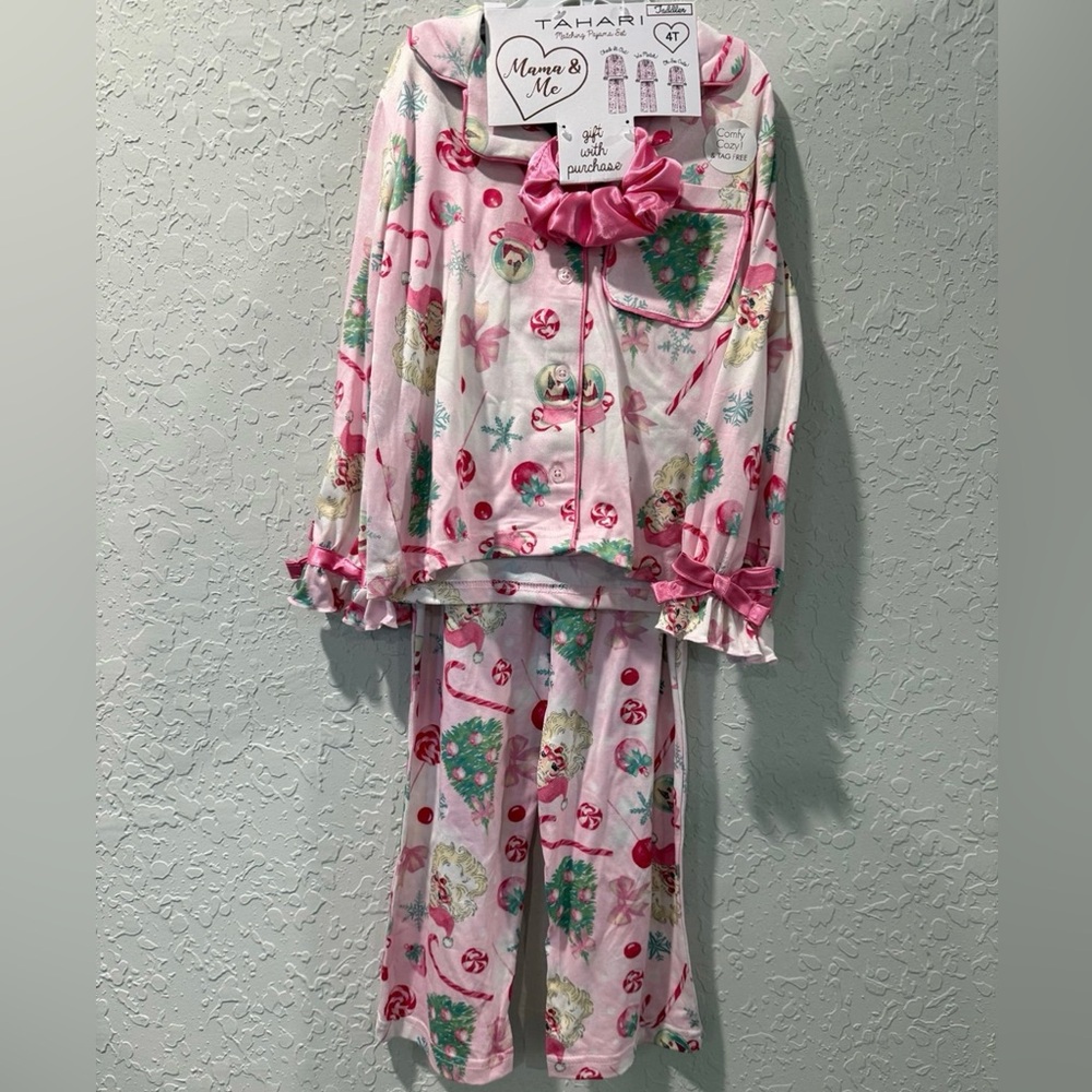 Viral Tahari Girl “Mama & Me” Christmas Pajamas retro Santa pink
